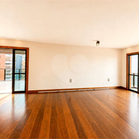 Apartamento à venda com 3 suítes em Moema, São Paulo, SP