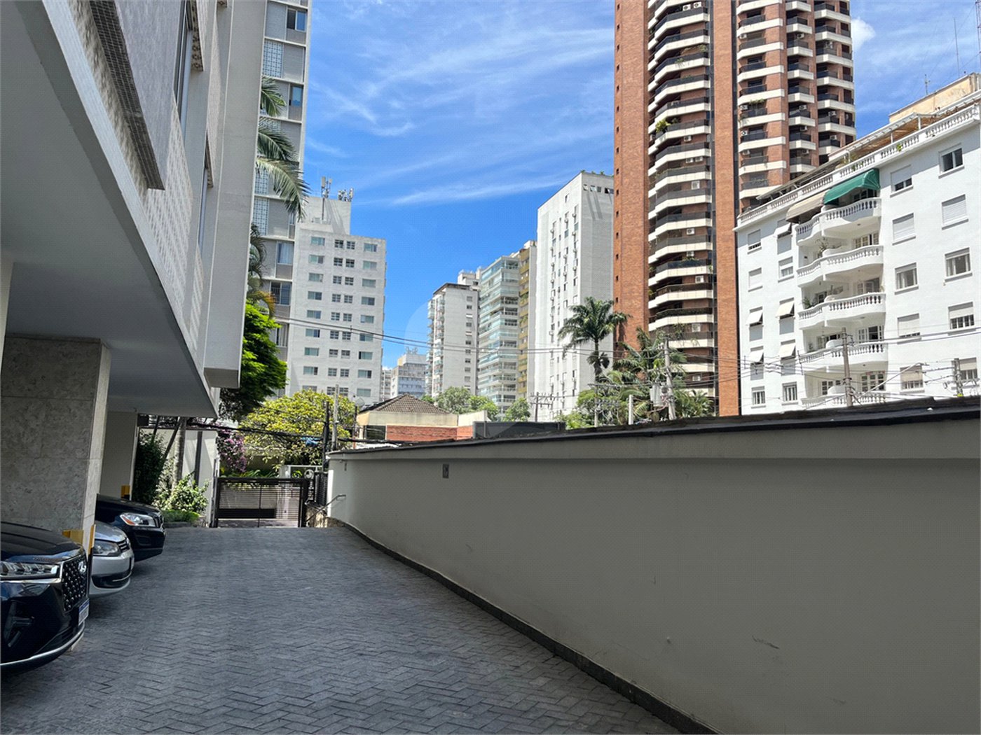 Apartamento à venda com 3 quartos, sendo 1 suíte,  em Itaim Bibi, São Paulo, SP