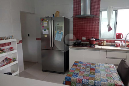Casa à venda com 4 quartos, sendo 3 suítes, no condomínio Refúgio do Sauá I, Atibaia - SP