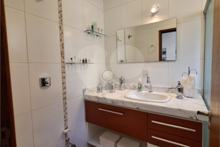 Casa à venda com 3 suítes no condomínio Residencial Villa Di Treviso, Vinhedo - SP