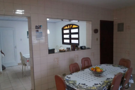 Casa à venda com 4 quartos, sendo 1 suíte, em Jardim Helga, São Paulo, SP