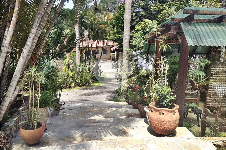 Casa à venda com 4 quartos, sendo 1 suíte, no condomínio Associação Reserva das Hortênsias, Mairiporã - SP
