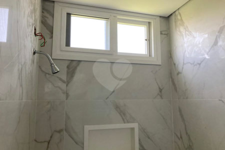 Casa à venda com 3 quartos, sendo 1 suíte,  no condomínio Monterey Ville, Mogi das Cruzes - SP