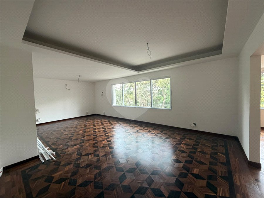 Casa à venda com 3 quartos, sendo 1 suíte, em Alto da Boa Vista, São Paulo, SP