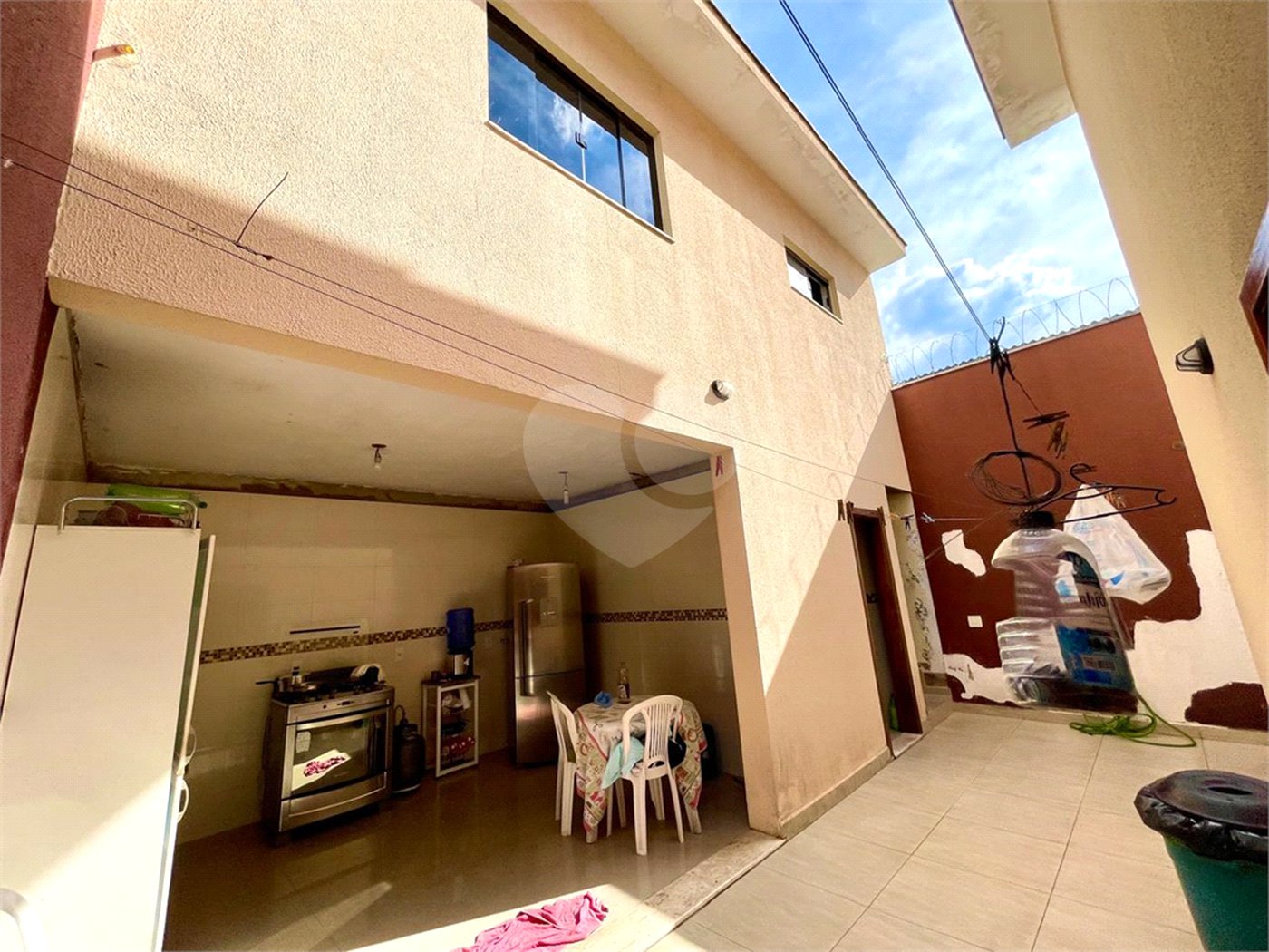 Sobrado à venda com 4 quartos, sendo 1 suíte, em Jardim Santa Bárbara, Sorocaba, SP