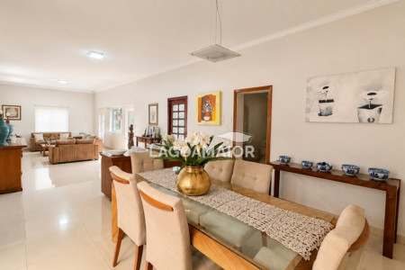 Casa à venda com 6 quartos, sendo 3 suítes,  em Santos Dumont, Três Lagoas, MS