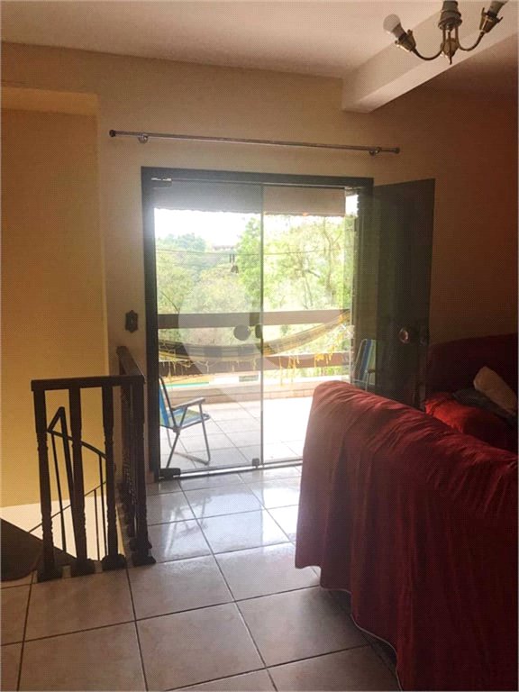 Casa à venda com 3 quartos, sendo 1 suíte, no condomínio Iara Branca, Mairiporã - SP