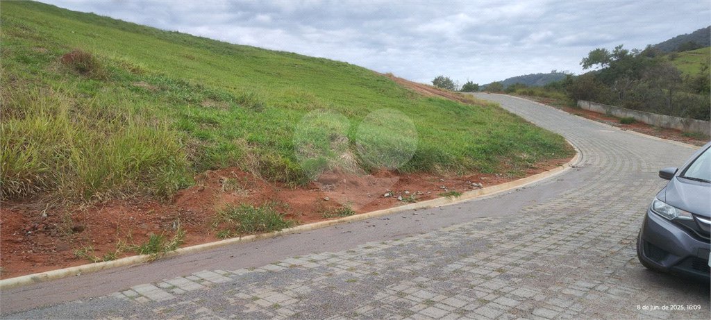 Terrenos de 300 metros em condomínio fechado e prontos para construir na região de Atibaia