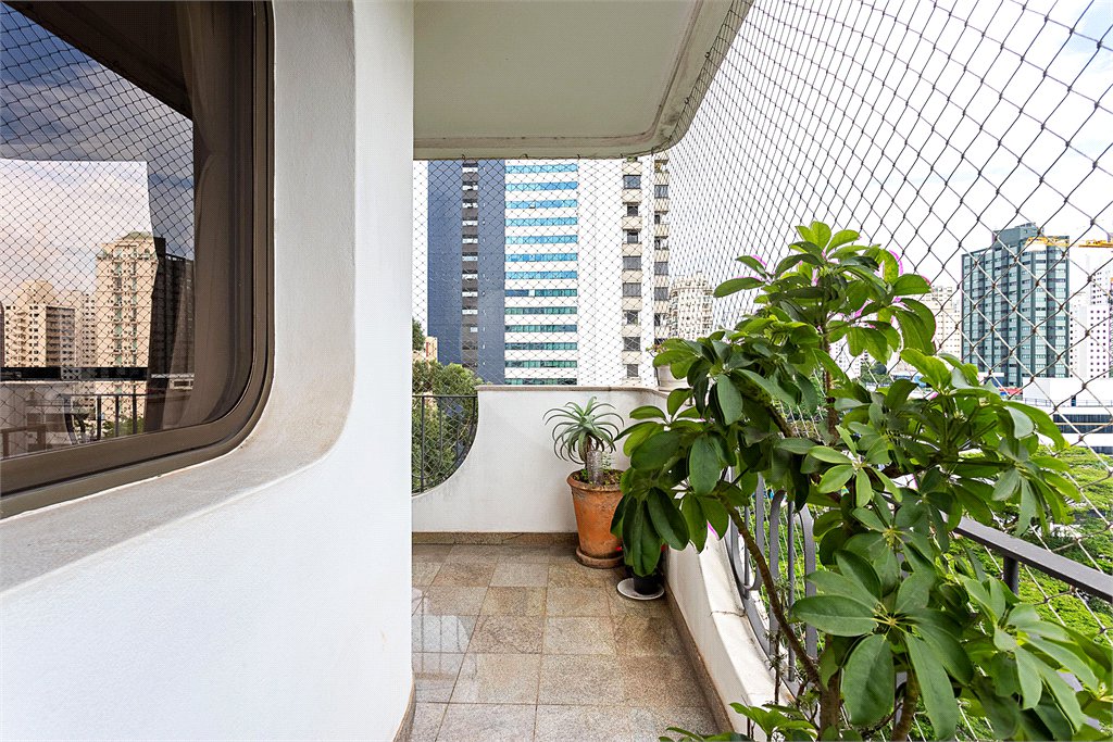 Apartamento à venda com 4 suítes em Campo Belo, São Paulo, SP