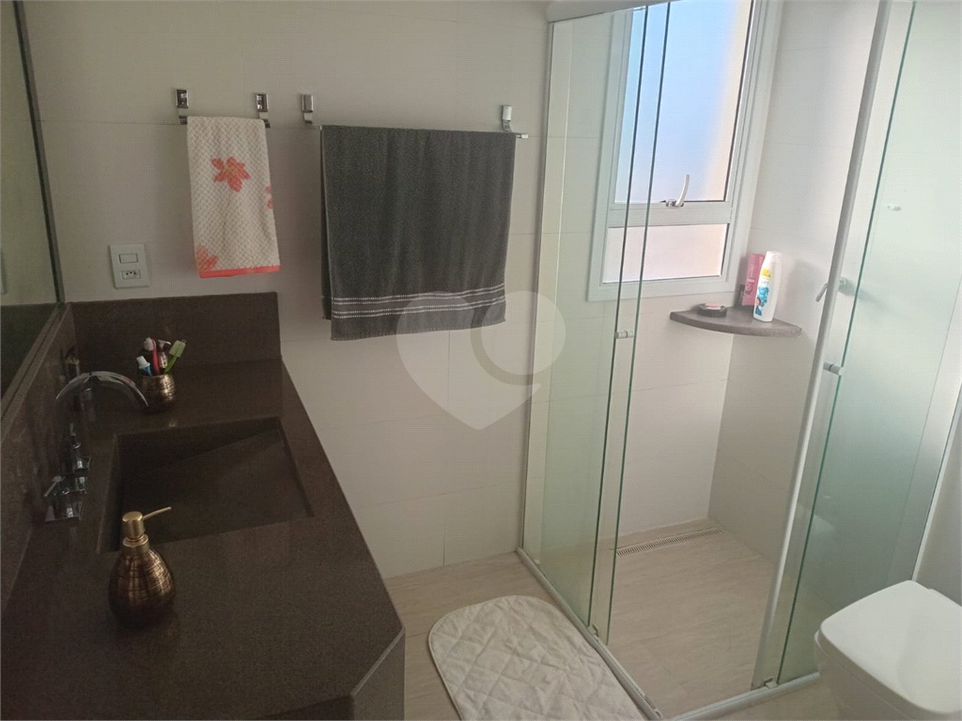 Casa à venda com 4 quartos, sendo 3 suítes, no condomínio Arco Iris, Atibaia - SP