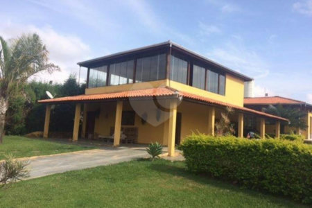 Casa à venda com 6 quartos, sendo 4 suítes, no condomínio Cond Riacho Fundo, Araçoiaba da Serra - SP