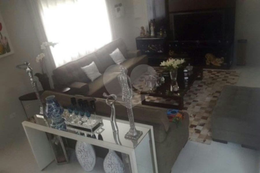 Sobrado à venda com 4 quartos, sendo 1 suíte, em Tremembé, São Paulo, SP
