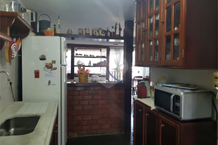 Casa em condomínio à venda com 3 quartos, sendo 2 suítes,  em Alto de Búzios, Armação dos Búzios, RJ