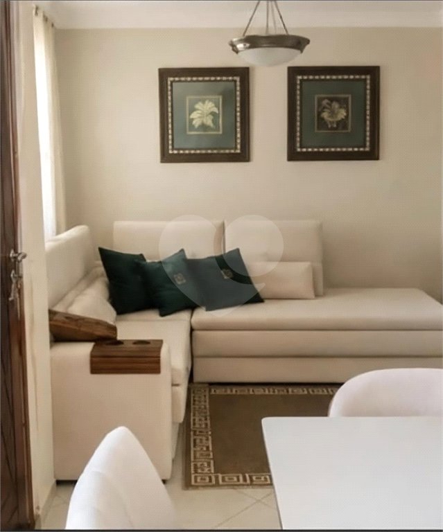 Casa à venda com 3 quartos, sendo 1 suíte, no condomínio Morada do Horto, São Paulo - SP