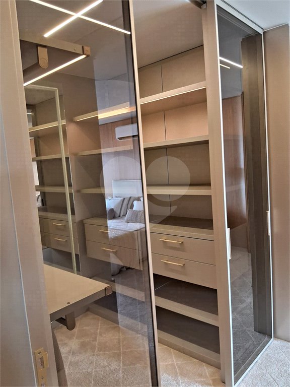 Apartamento à venda com 3 suítes em Moema, São Paulo, SP
