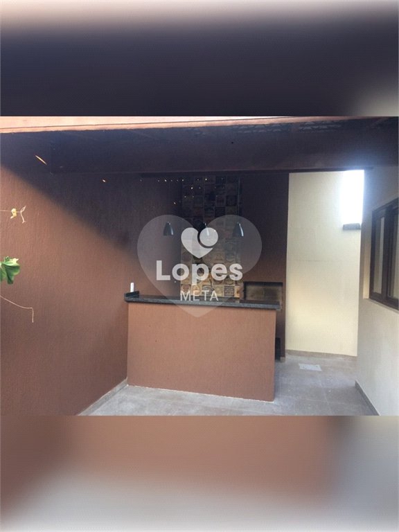 Casa à venda com 3 quartos, sendo 1 suíte, no condomínio Eldourado, São José dos Campos - SP
