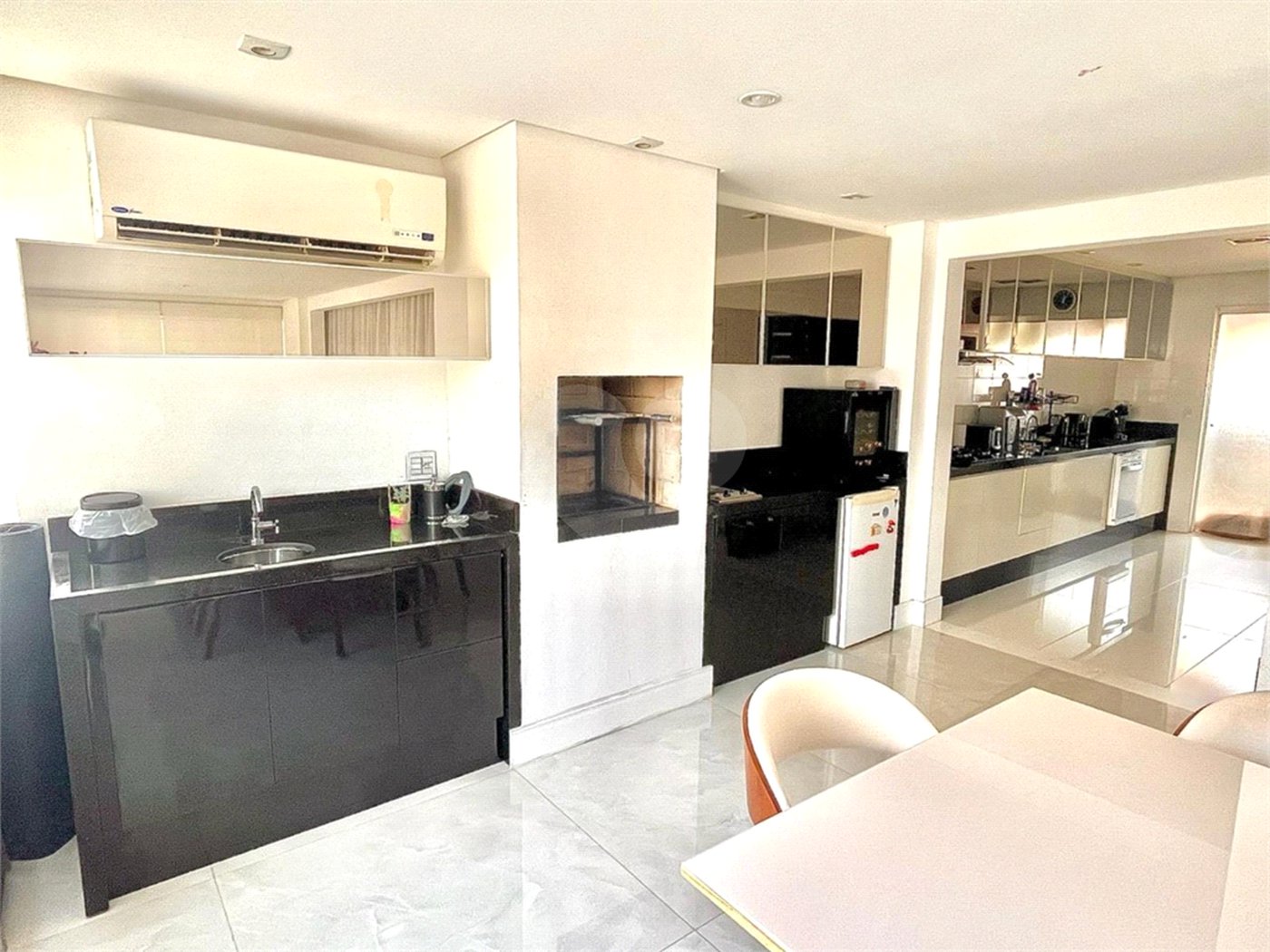 Apartamento à venda com 3 suítes em Vila Romana, São Paulo, SP