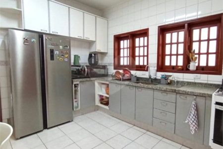 Casa à venda com 5 quartos, sendo 1 suíte, no condomínio Constantino Mattucci, Sorocaba - SP