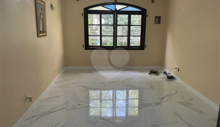 Sobrado à venda com 3 quartos, sendo 1 suíte,  em Jardim Londrina, São Paulo, SP