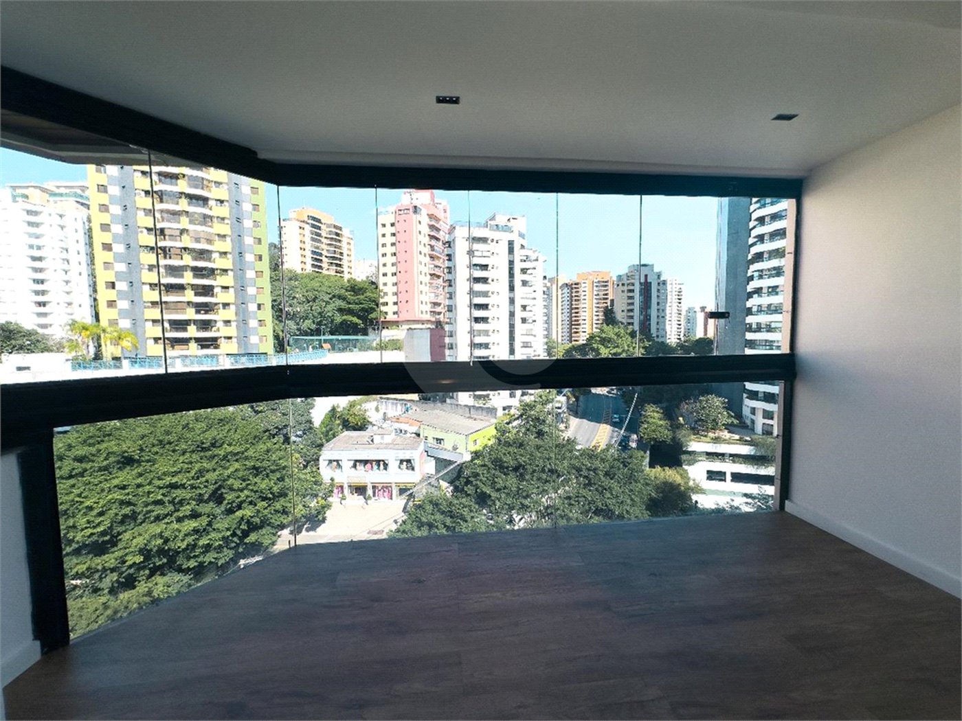 Cobertura à venda com 3 quartos, sendo 1 suíte, em Vila Andrade, São Paulo, SP