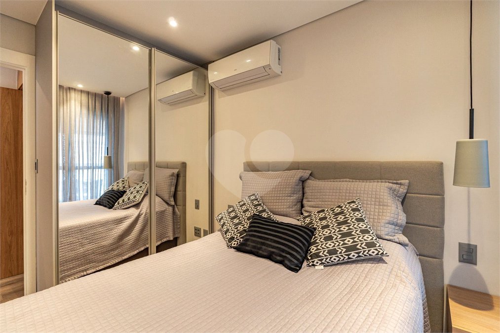 Apartamento à venda com 4 quartos, sendo 3 suítes,  em Jardim das Acácias, São Paulo, SP