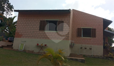 Chácara à venda com 3 quartos, sendo 2 suítes, em Monterrey, Louveira, SP