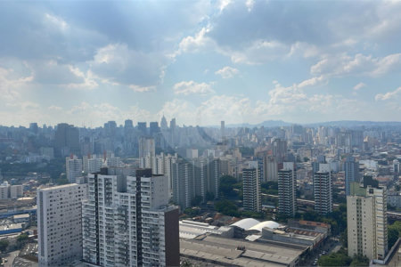 Apartamento á venda no 31o. andar com 126,53m2 COM VISTA PANORÂMICA PERMANENTE para a SERRA DA CANTAREIRA E PAULISTA, com 3 suítes e 2 vagas, Condomínio Clube,próximo do metro Brás. Estuda Proposta