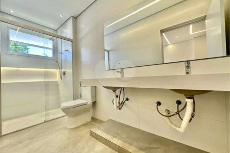 Casa Contemporânea e Mobiliada no Condomínio Palos Verdes – A Essência do Alto Padrão na Granja Viana – 7 suítes, 4 pavimentos com elevador