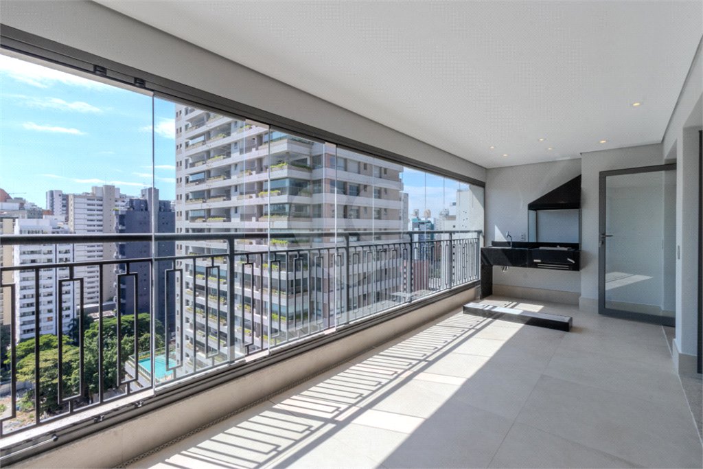 Apartamento para venda em Moema com 3 quartos, sendo 3 suítes, 2 vagas, 149 m²