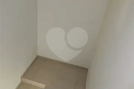 Sobrado à venda em Santo André , com 179m² , 2 dormitórios , sendo 1 suíte e 5 vagas.