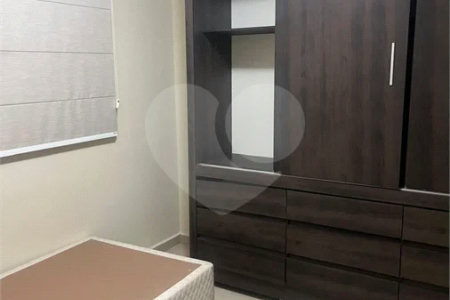 APARTAMENTO NO TÉRREO com Quintal.