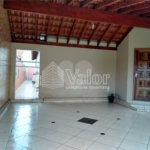 Casa Térrea com 3 dormitórios, sendo 1 suíte.