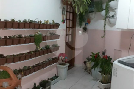 Casa com 260m² , 3 pavimentos , 6 dormitórios , 1 suíte , 3 vagas , a venda no Itaim Paulista.