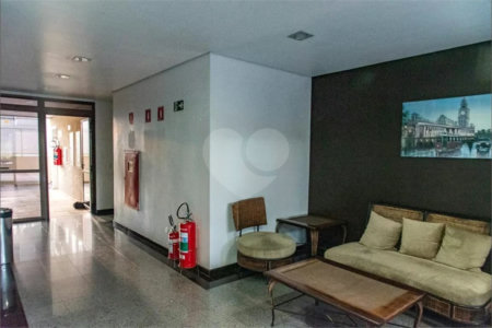 Apartamento à venda na Vila Mariana, 63 m², 2 dormitórios sendo 1 suíte, sacada, 2 vagas