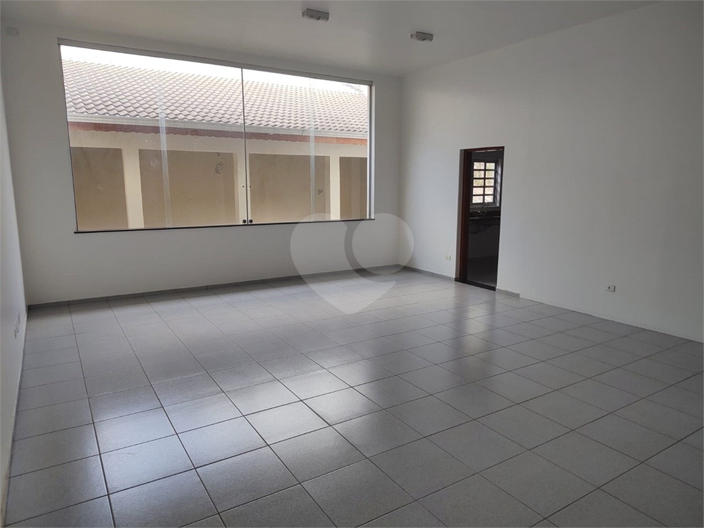 Sala Comercial na Prestigiada Alameda Lucas Nogueira Garcez