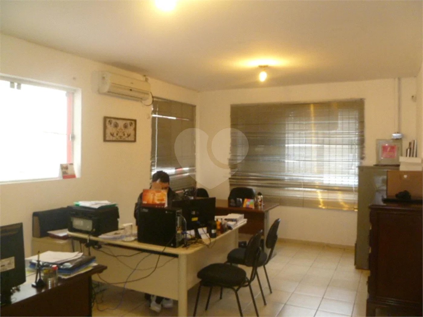 Imóvel Comercial para Venda ou Locação em ótima localização na Rua Palacete das Águias, 300.