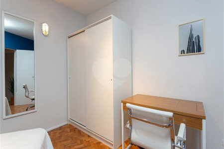 Excelente oportunidade para reformar e ficar com o apartamento dos seus sonhos!
