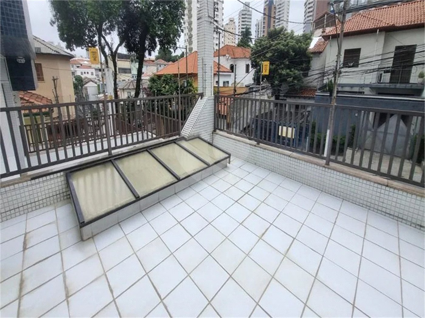 Sobrado à Venda na Aclimação - 150 m² - 2 Salas, 3 Dorms, 2 Vagas.