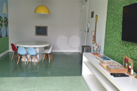 Apartamento com 2 vagas no Campo Belo