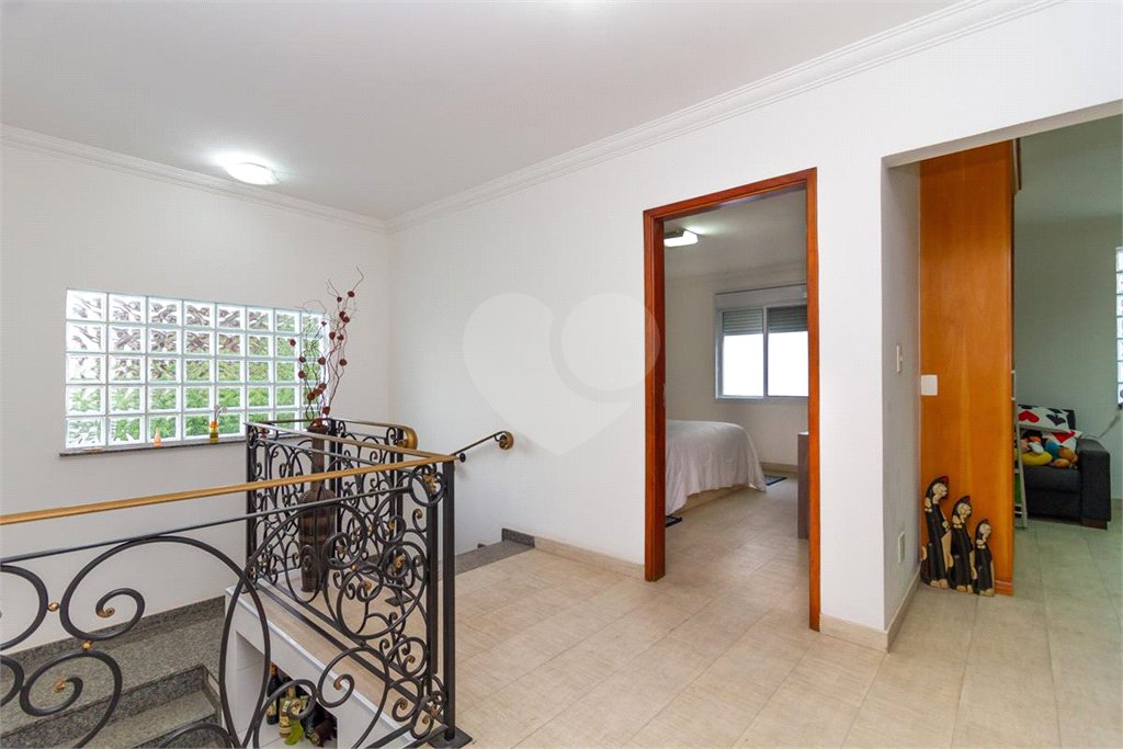 Casa Sobrado à venda com 342 m², 3 dormitórios, sendo 2 suítes, 4 vagas na Vila Mariana - São Paulo.