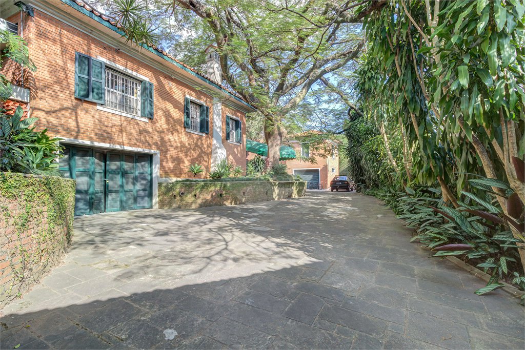 Casa à venda com 6 quartos, sendo 4 suítes, em Guarapiranga, São Paulo, SP