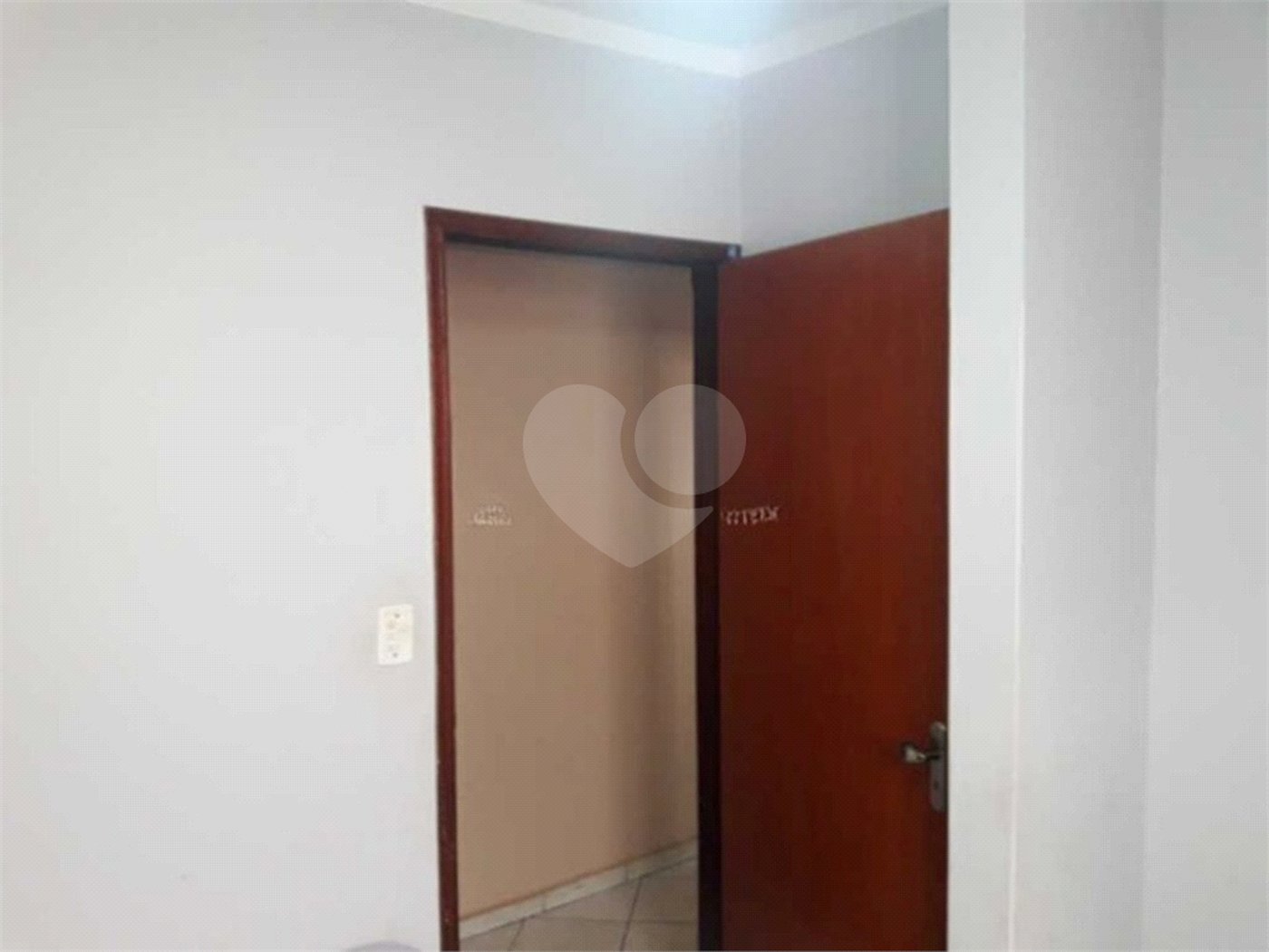 Casa térrea para venda, com 2 dormitórios, sendo 1 suíte.