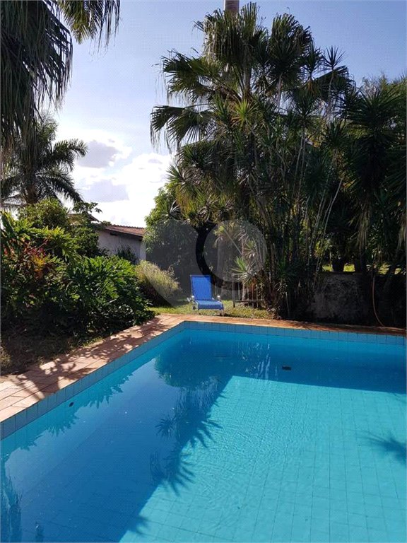 Casa térrea com piscina para venda no Parque Santa Marta