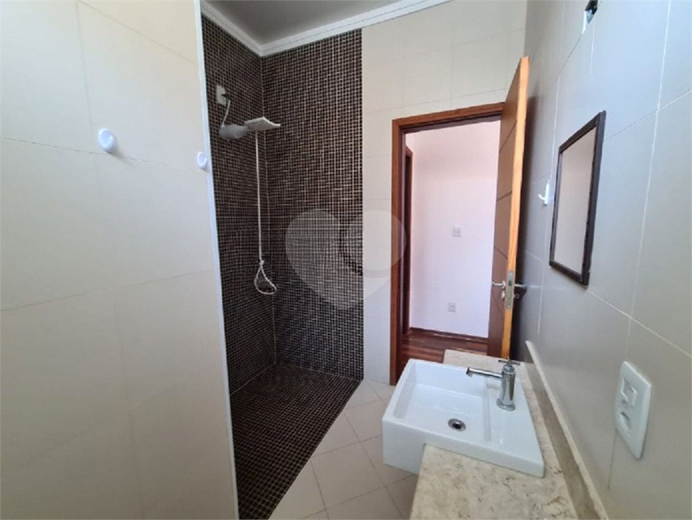 Casa à venda com 3 dormitórios, sendo 1 suite e ampla área de lazer no Jardim Brasil