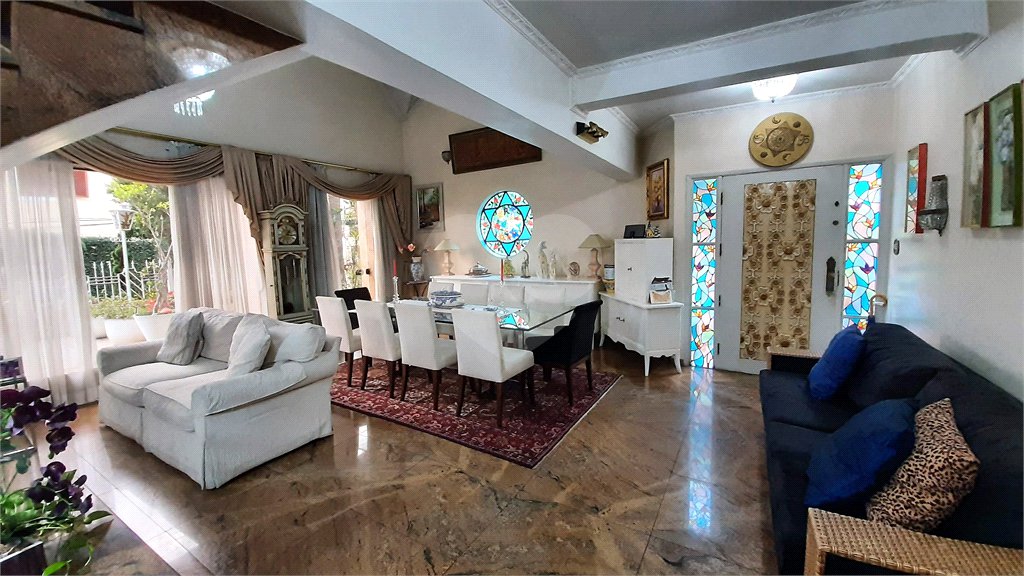 Casa de Vila à venda com 4 quartos, sendo 3 suítes, em Brooklin Velho, São Paulo, SP