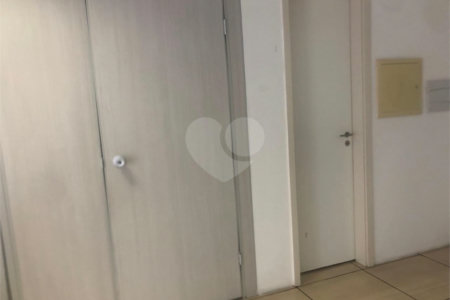 Otima sala comercial com sacada e uma vaga para auto no Nova América Office em Santo Amaro.