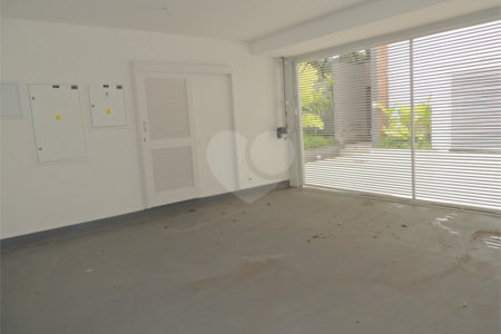 Casa à venda com 3 suítes no condomínio Jardim Flora, São Paulo - SP