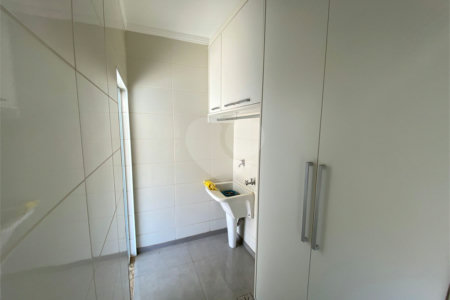 Casa térrea com piscina para venda no Condomínio Quebec.