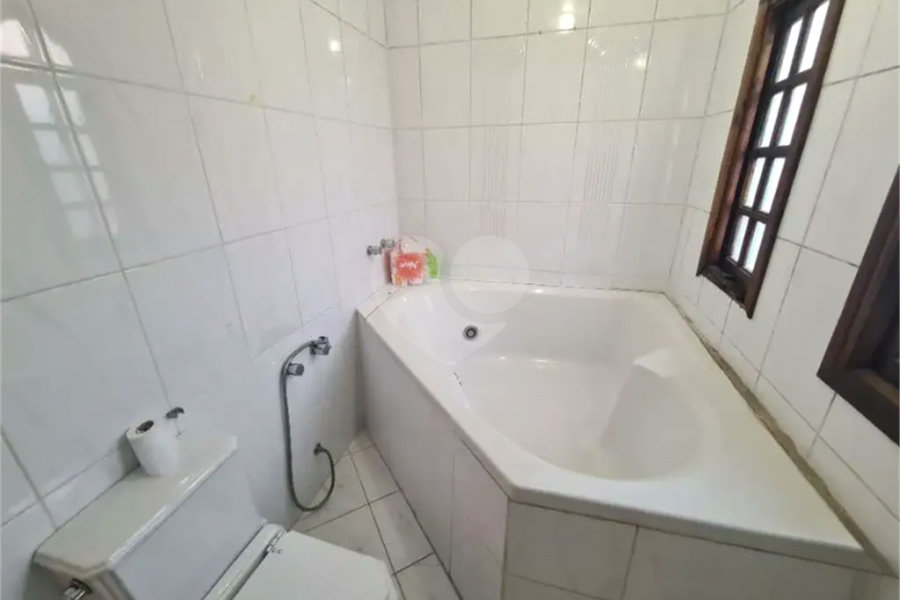 Sobrado com 4 Quartos e 4 banheiros à Venda -337 m² por R$ 850.,000 -- Jardim Vivan,-Jaraguá, São Paulo - SP