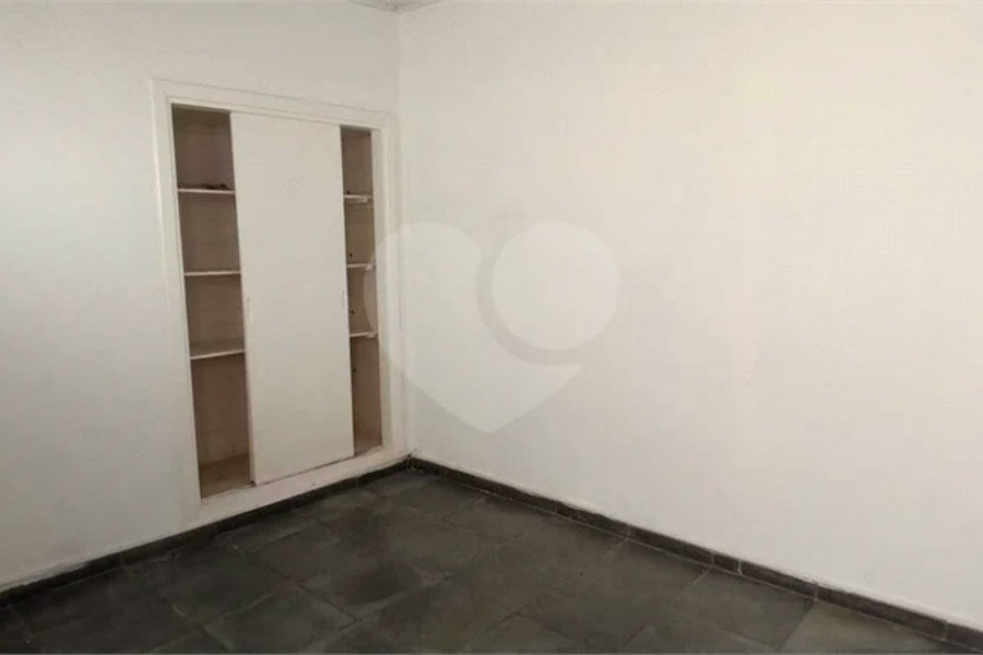 Oportunidade imperdível. Excelente opção de Investimento em Sobrado Comercial a Venda na Lapa. Único na Região.